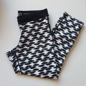 🚫SOLD🚫NWOT Nike Dri Fit Capri Tights Sz Small
